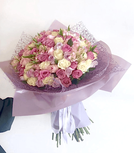 Pembeler içinde Beyaz İsteme Buketi