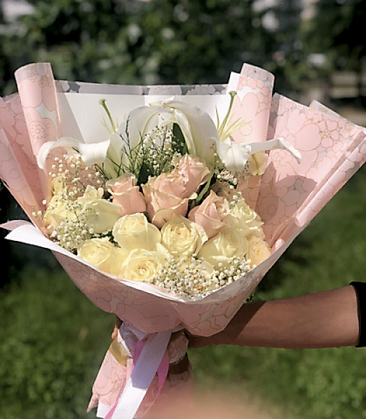 Lilyum ve Beyaz Gül İsteme Çiçeği